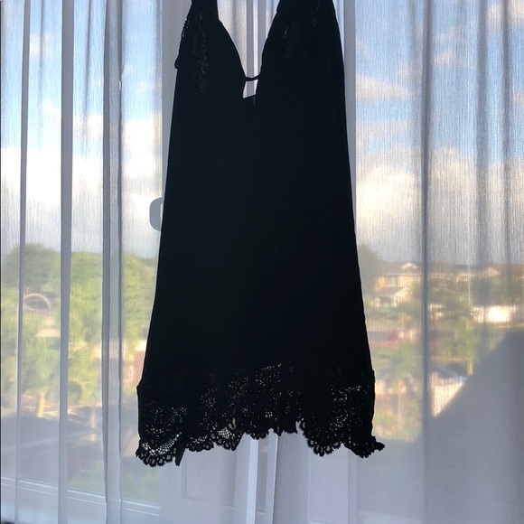 Black lace trim dress - Picture 2 of 4